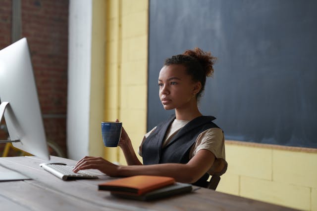 Read more about the article How to Start a Successful Business with Little to No Money in 2025