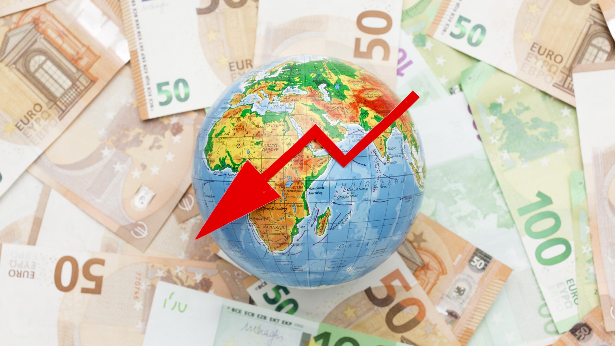 Read more about the article Global Inflation in 2025: What It Means for Everyday Consumers