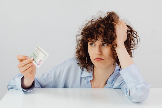 Read more about the article 10 Common Money Mistakes Young Adults Make