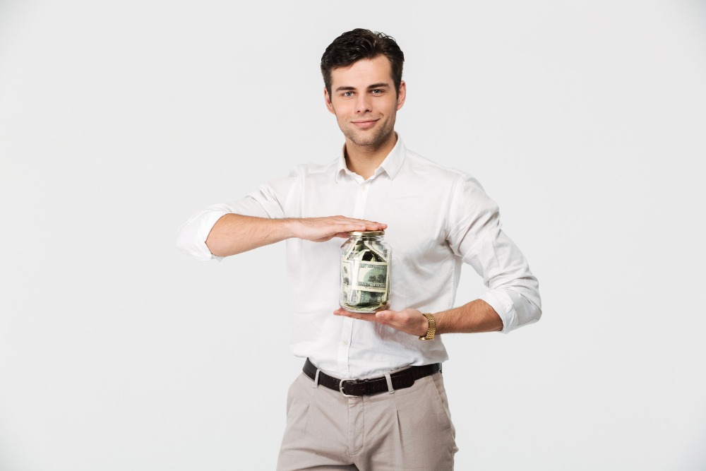 Read more about the article How to Save Money as a Beginner Investor