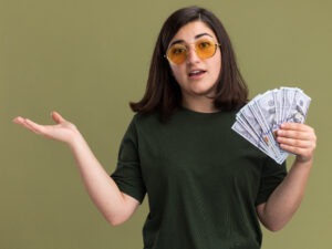 Read more about the article How College Students Can Earn Extra Income Watching Ads