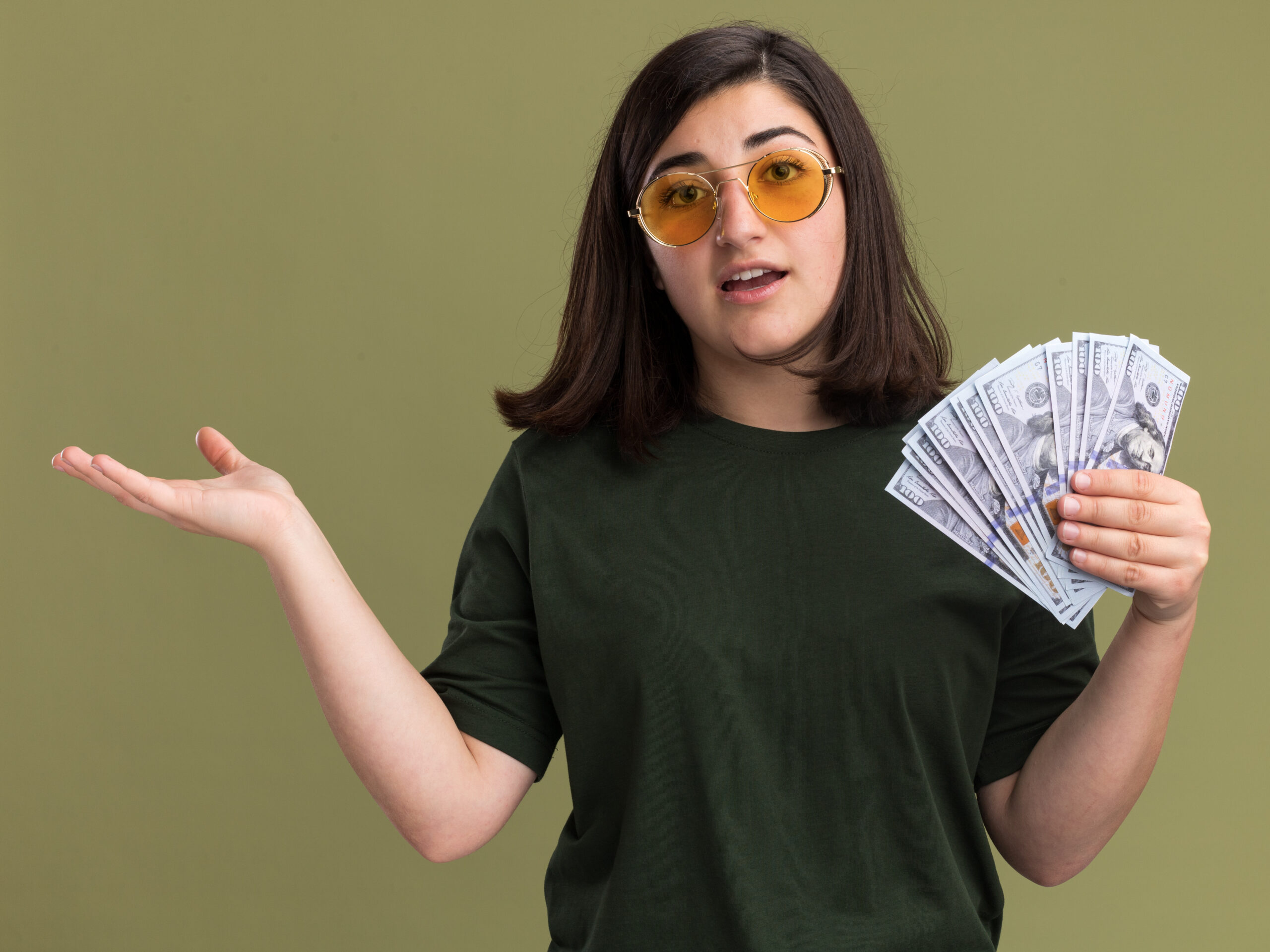 Read more about the article How College Students Can Earn Extra Income Watching Ads