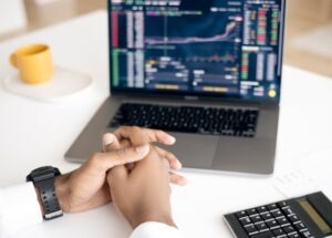 Read more about the article Sustainability & Ethics in Finance: Investing with a Conscience