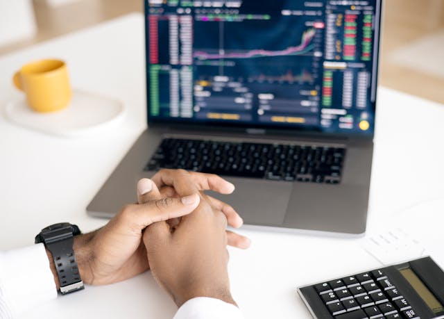Read more about the article Sustainability & Ethics in Finance: Investing with a Conscience