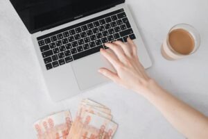 Read more about the article Freelancing vs Online Jobs: Which Pays More?
